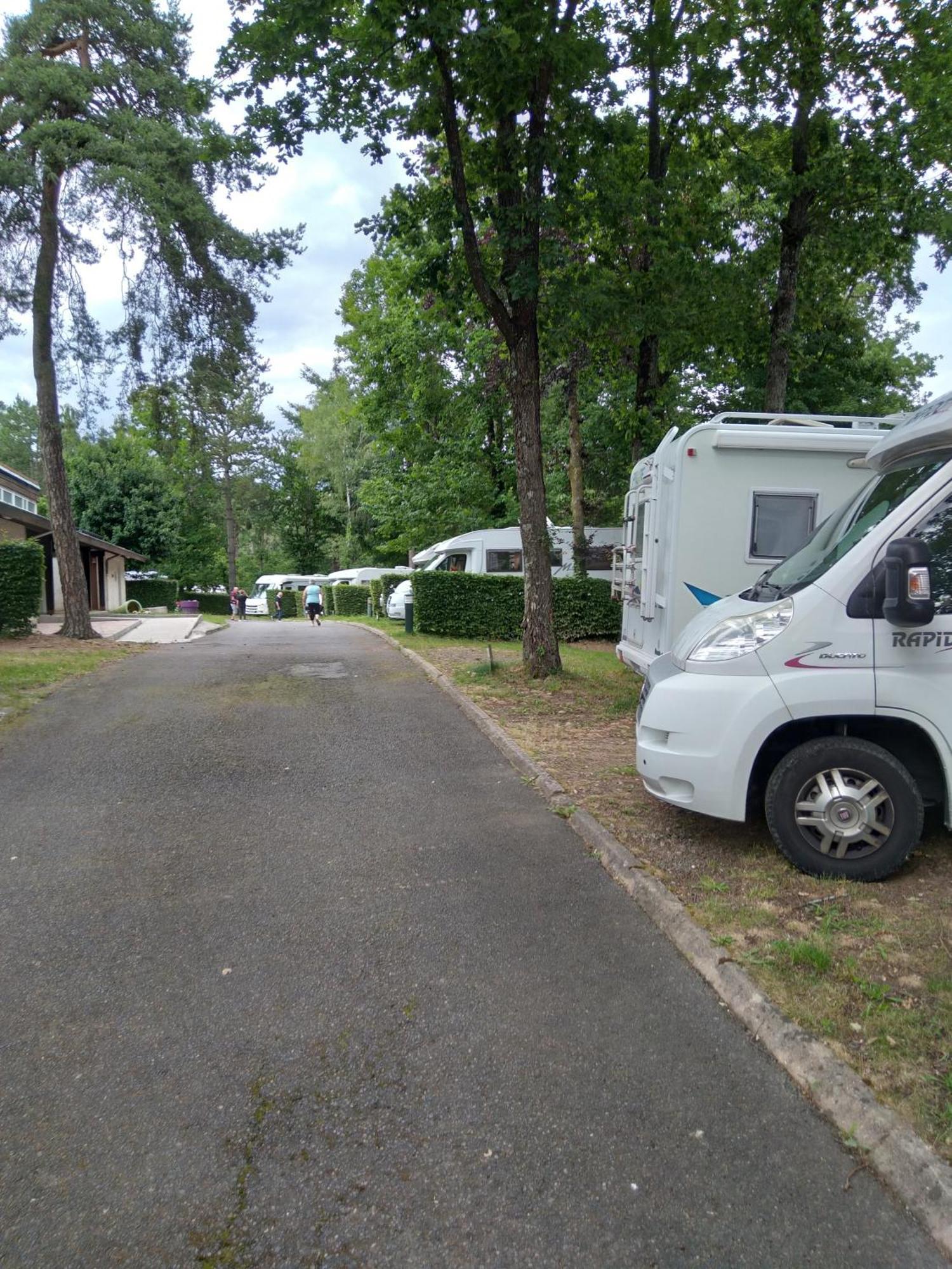 Camping Hurongues Pomeys Buitenkant foto