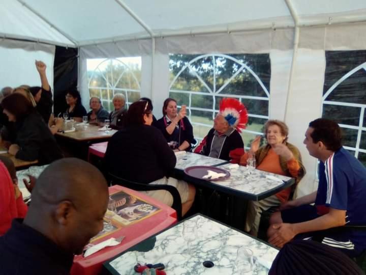 Camping Hurongues Pomeys Buitenkant foto