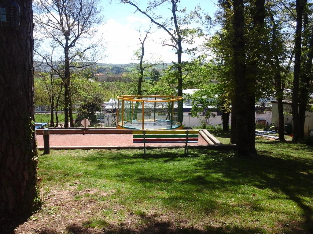 Camping Hurongues Pomeys Buitenkant foto